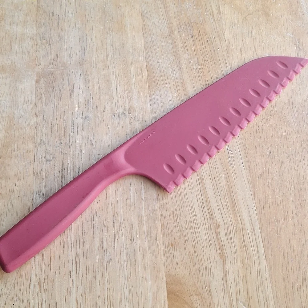Progressive Serrated Red Plastic Produce Lettuce Knife